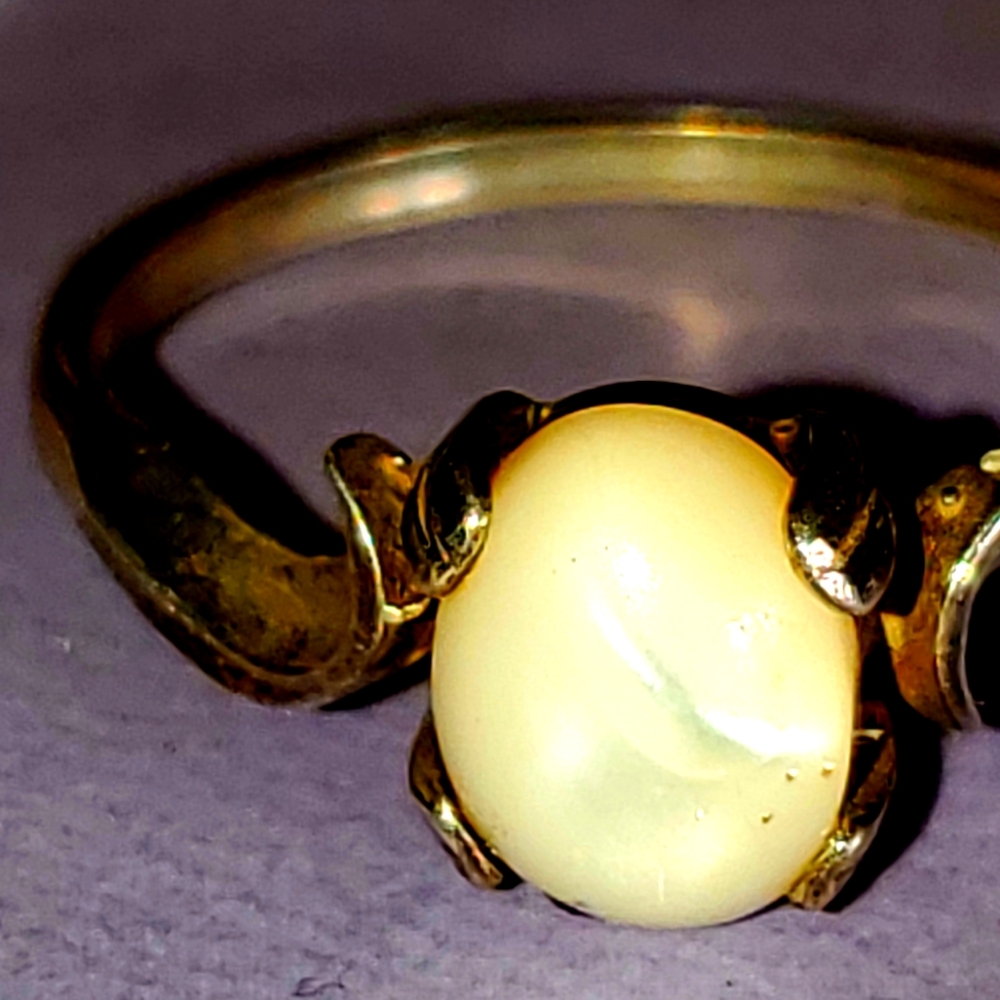 Vintage Shell Ring - Picture 2 of 4